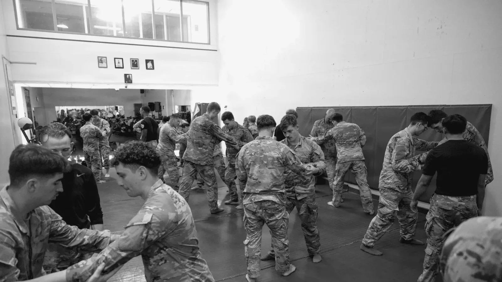 Brazilian Jiu Jitsu practitioners 374 sfs hosts combatives training while training on the mat.